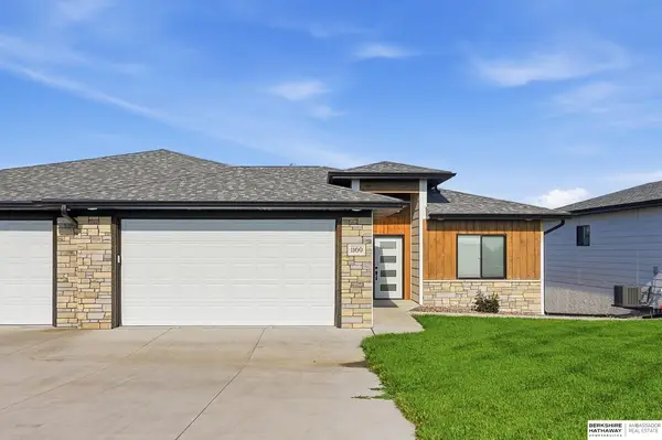 1169 Sandhill Road, Louisville, NE 68037