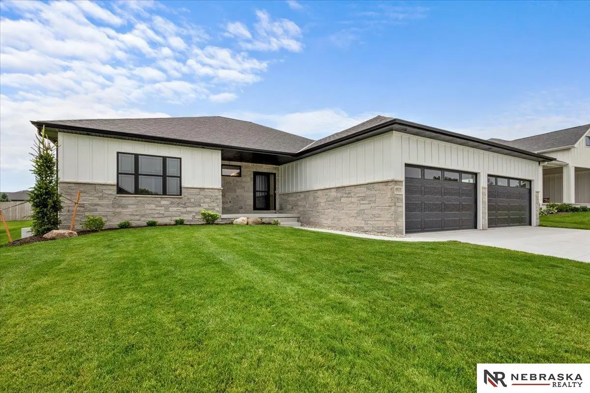 8825 Ranch Gate Road, Lincoln, NE 68520 - #1