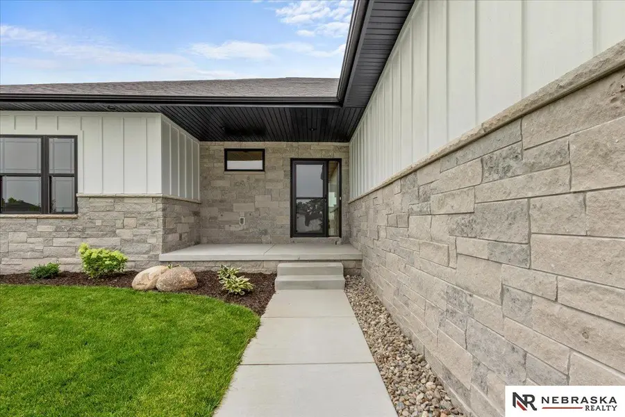 8825 Ranch Gate Road, Lincoln, NE 68520 - #2