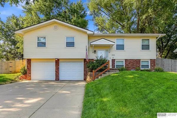 1425 Cherry Tree Lane, Papillion, NE 68133