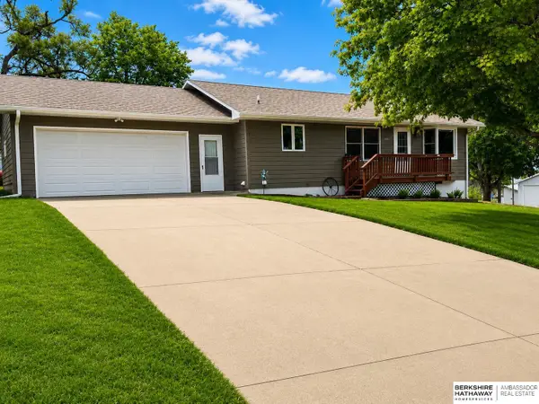 301 Maple Street, Kennard, NE 68034