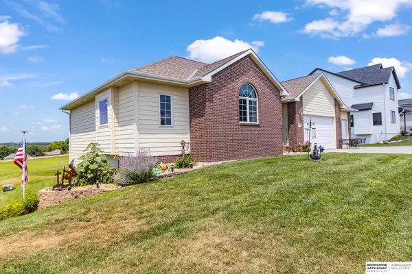 8578 Lake Ridge Drive, Plattsmouth, NE 68048