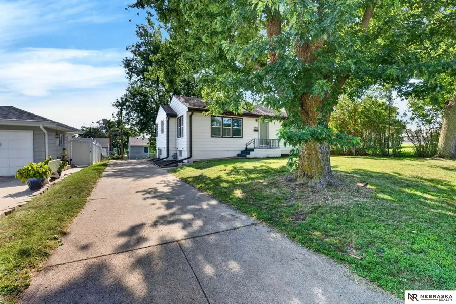 5305 N 45th Street, Omaha, NE 68104 - #2