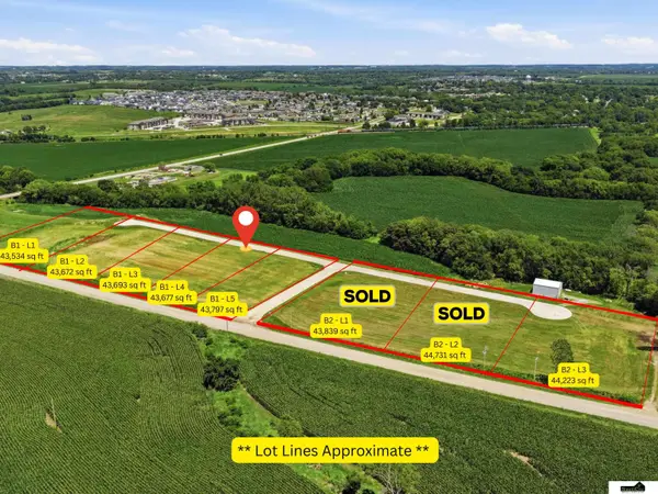 5655 Hickman Road #B1-L4, Hickman, NE 68372