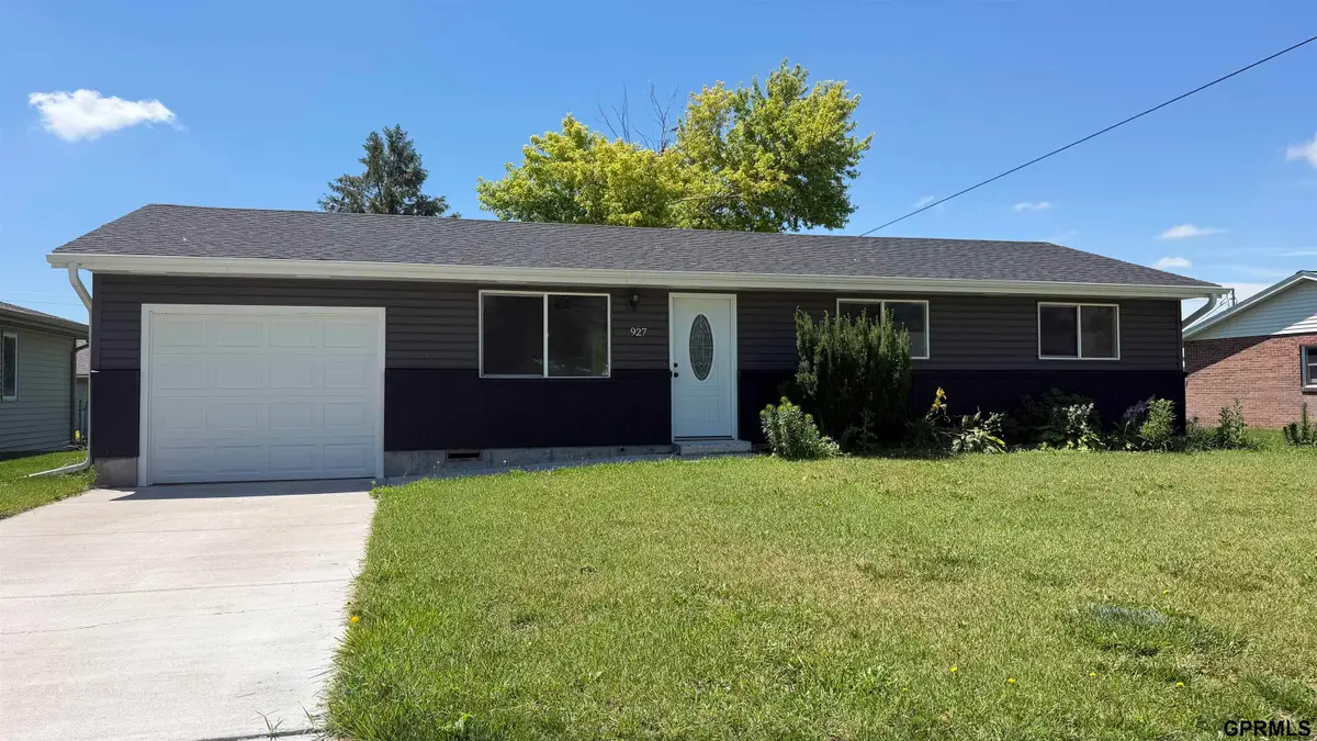 927 16th Street, Gothenburg, NE 69138 - #1