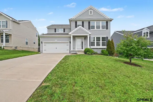 6460 Elmhurst Drive, Papillion, NE 68157