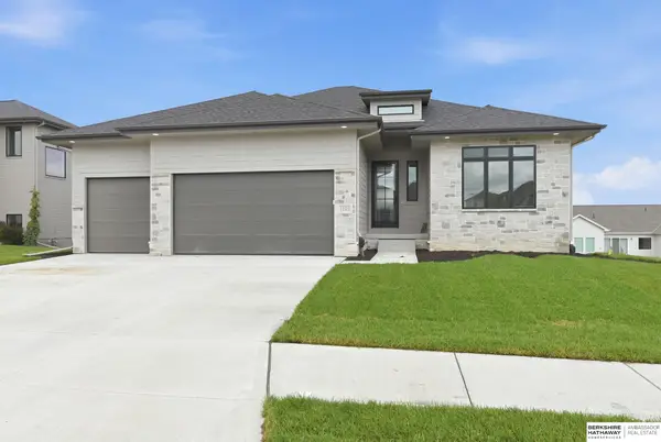 18111 Hazelnut Drive, Gretna, NE 68028