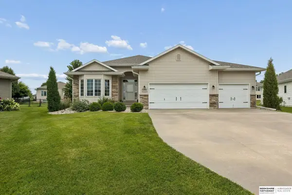 16009 Hanover Circle, Bennington, NE 68007