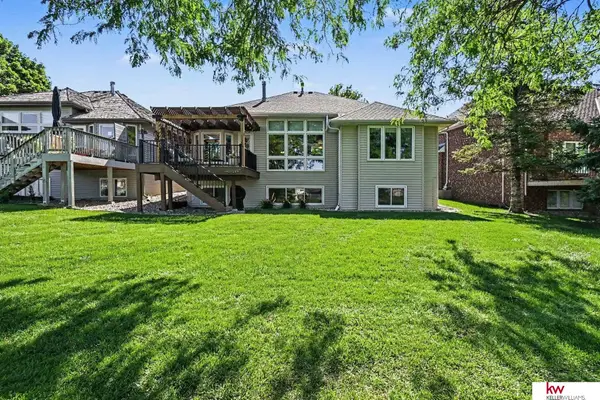 9920 S 172 Circle, Omaha, NE 68136