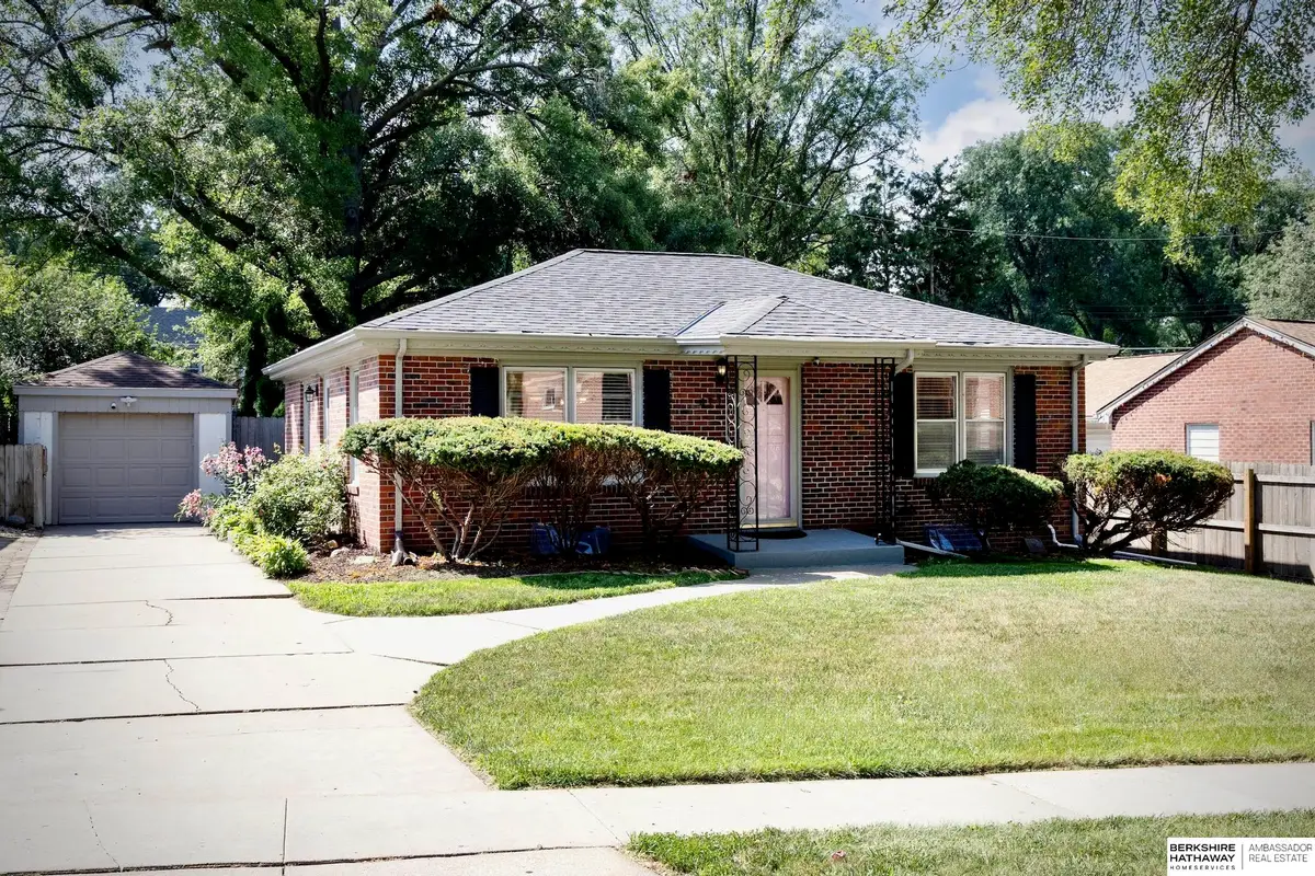 4721 Valley Road, Lincoln, NE 68510 - #1