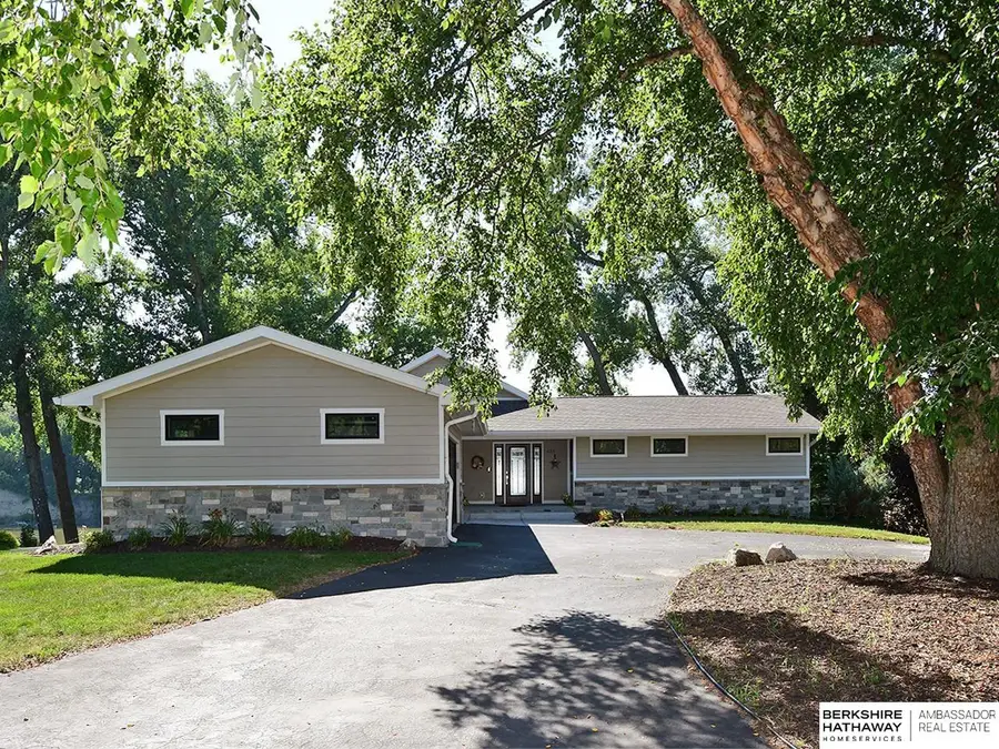 621 Riverside Drive, Waterloo, NE 68069 - #2