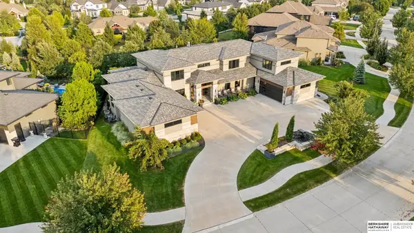 1605 S 219th Avenue, Elkhorn, NE 68022