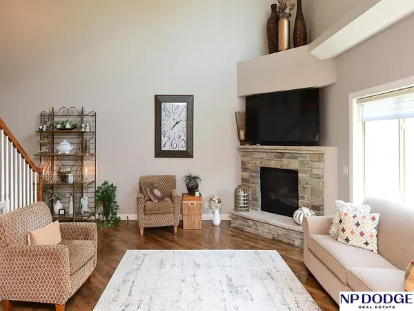 6811 N 122 Court, Omaha, NE 68142