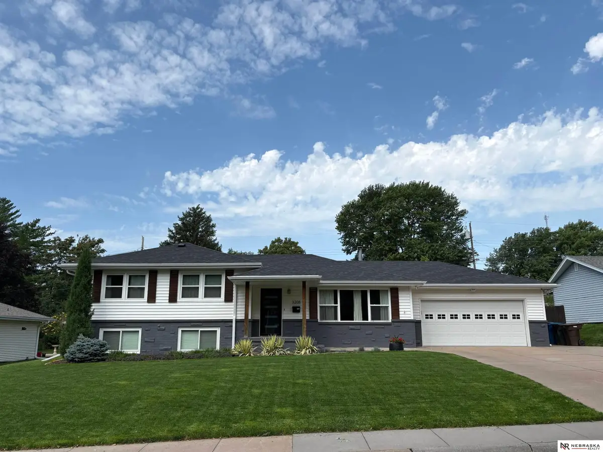 3208 9th Avenue, Kearney, NE 68845 - #1
