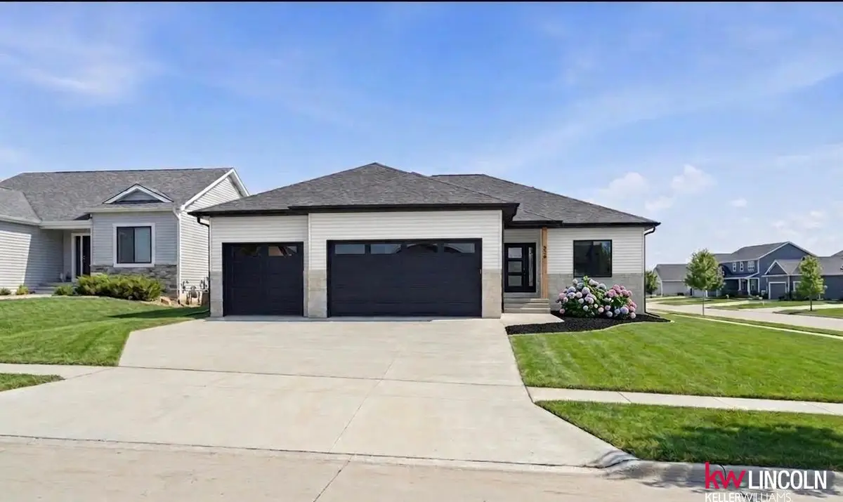 935 W Santa Clara Street, Lincoln, NE 68523 - #1