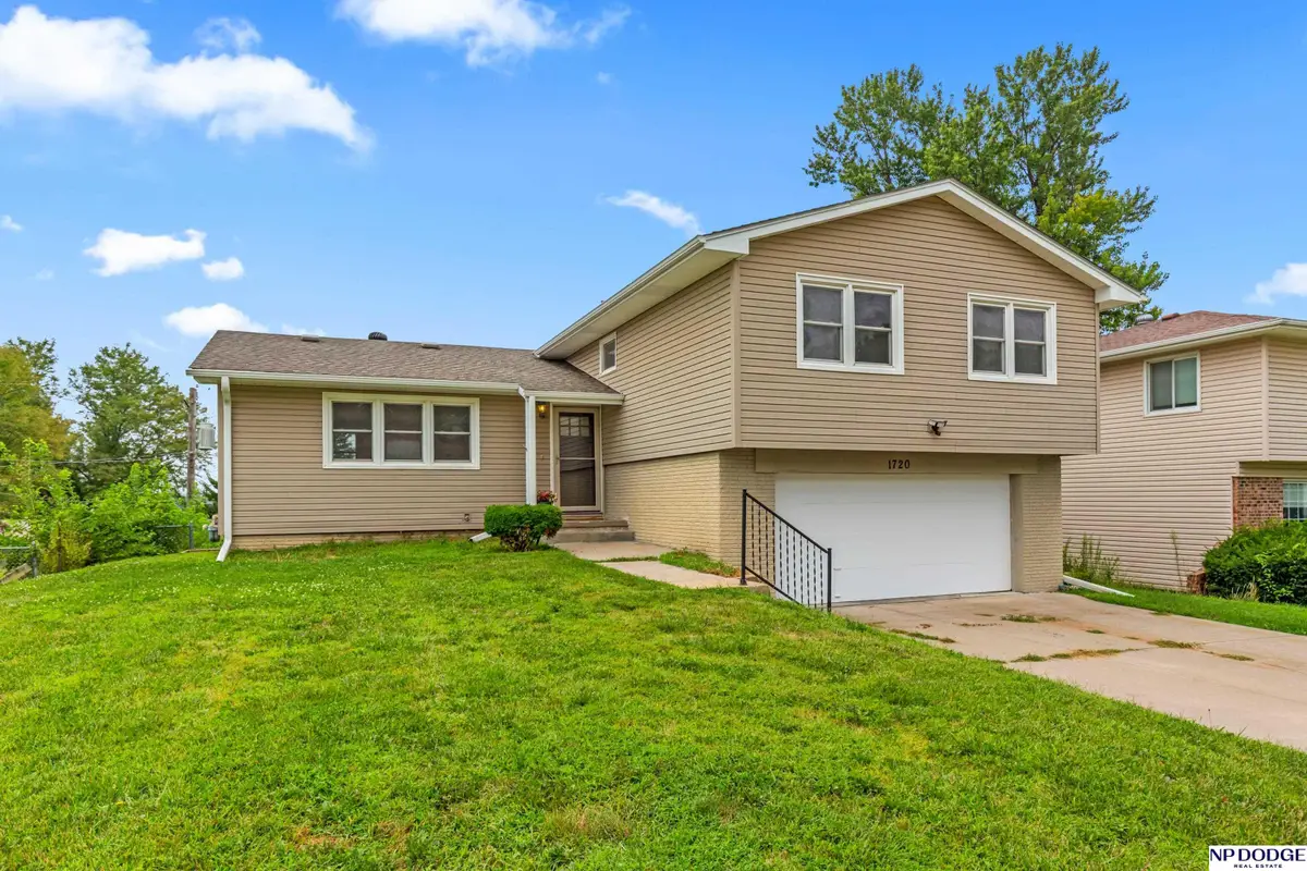 1720 N 106 Street, Omaha, NE 68114 - #1