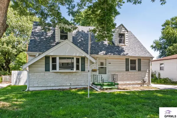 8918 Westridge Drive, Omaha, NE 68124