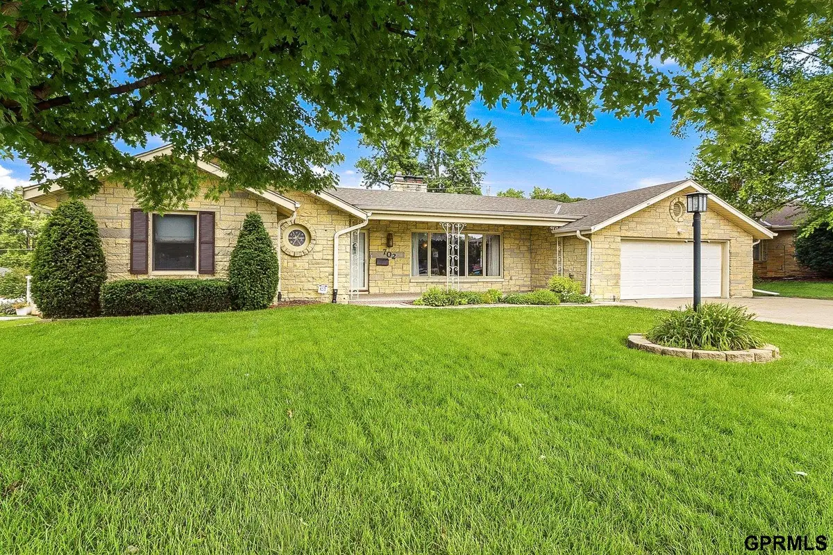 702 72nd Avenue N, Omaha, NE 68114 - #1
