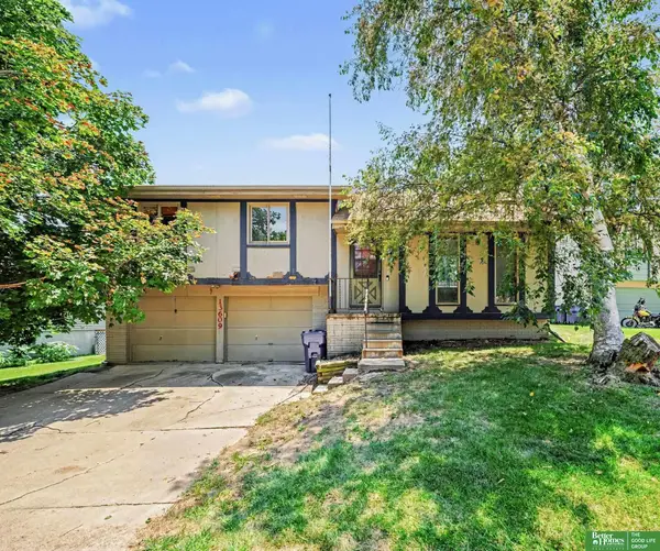 13609 Redwood Circle, Omaha, NE 68138
