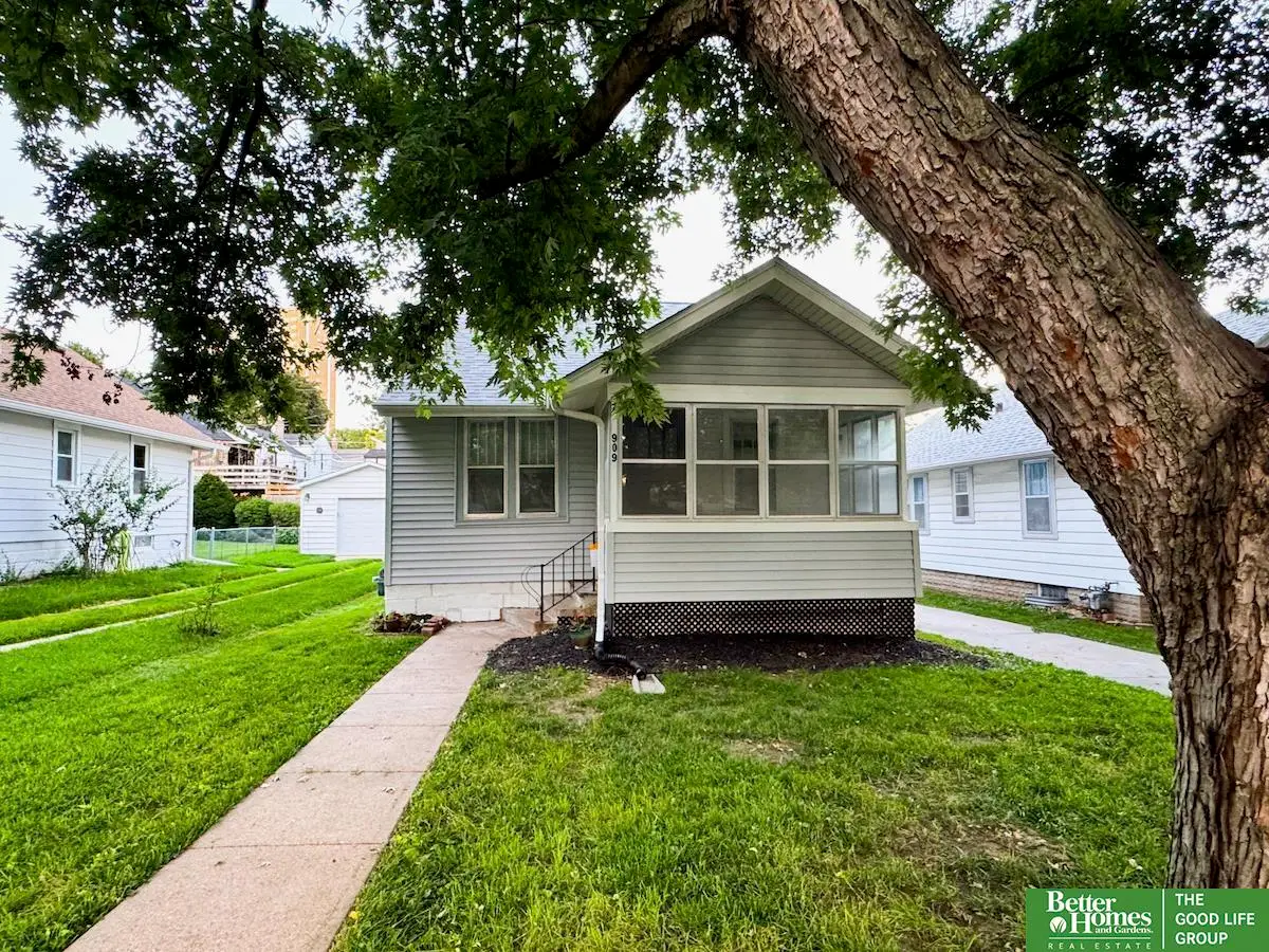 909 S 55 Street, Omaha, NE 68106 - #1