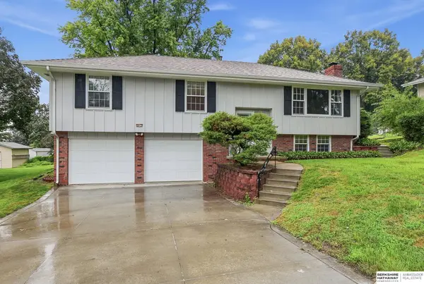 9915 Pinkney Street, Omaha, NE 68134