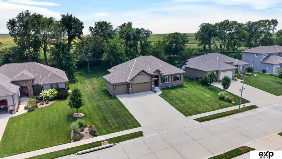 5107 Waterford Avenue, Papillion, NE 68133 - #2