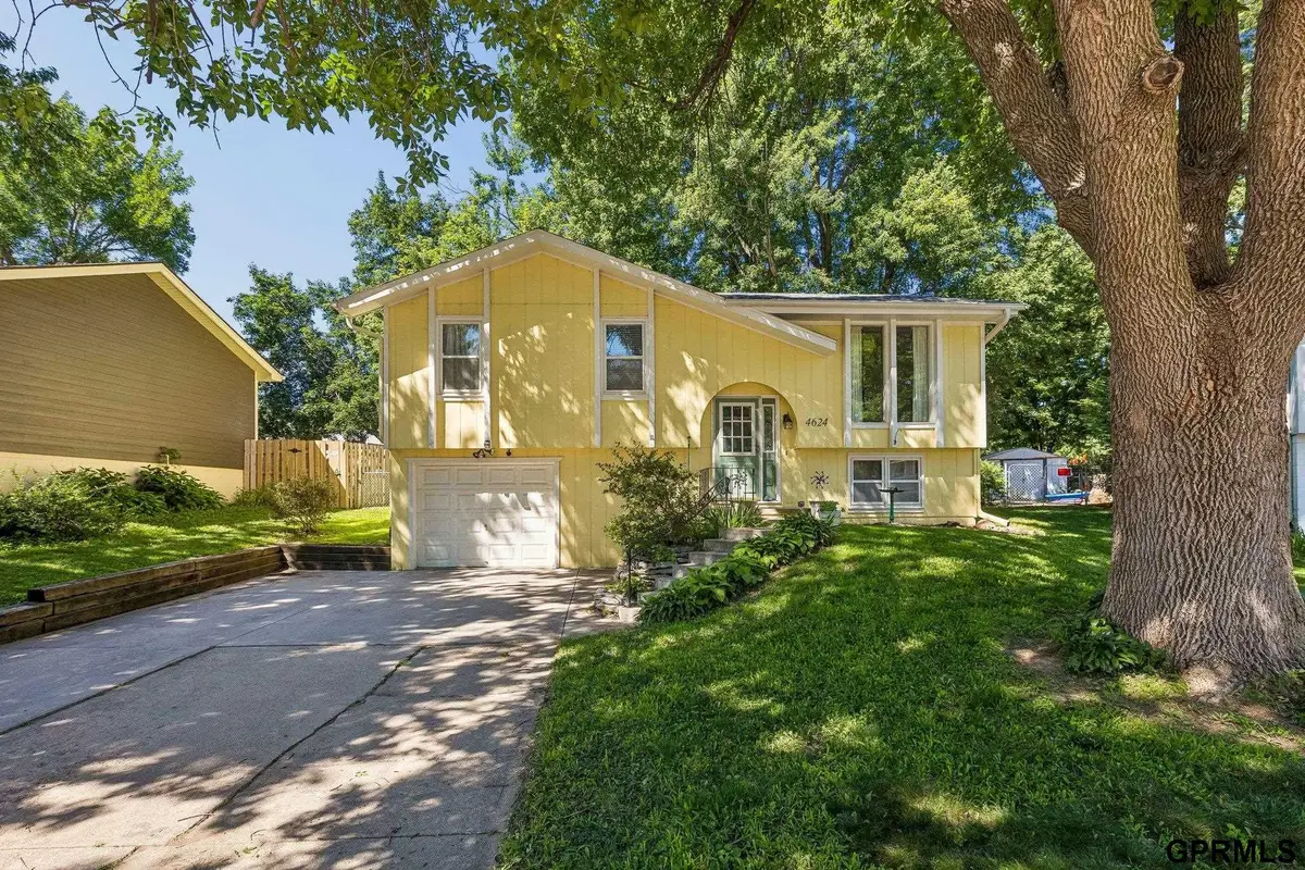 4624 N 130th Circle, Omaha, NE 68164 - #1