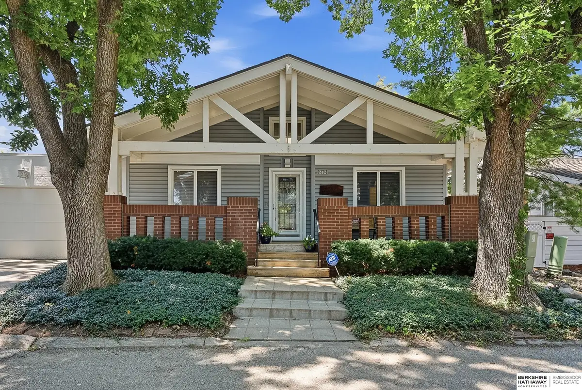 212 N 127th Plaza, Omaha, NE 68154 - #1