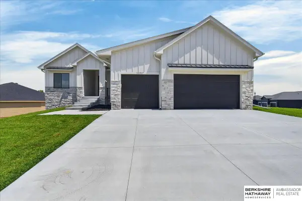 11317 S 191st Avenue, Gretna, NE 68028