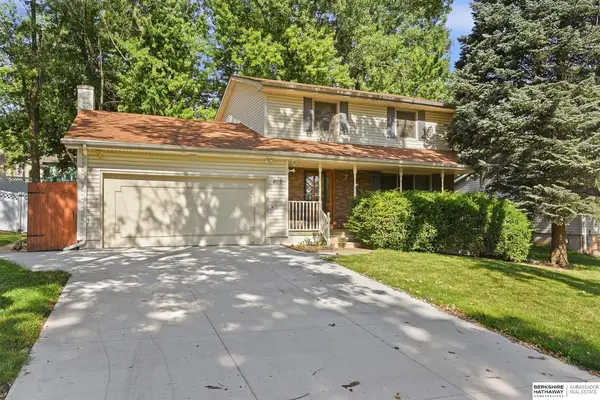809 Chisholm Trail, Papillion, NE 68046