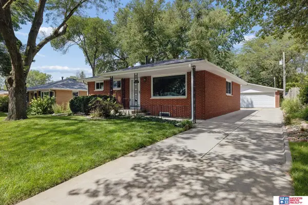 2327 S 61st Street, Lincoln, NE 68506