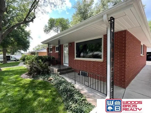 2327 S 61st Street, Lincoln, NE 68506 - #2