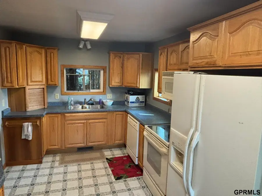 405 N Davis Street, Oakland, NE 68045 - #3
