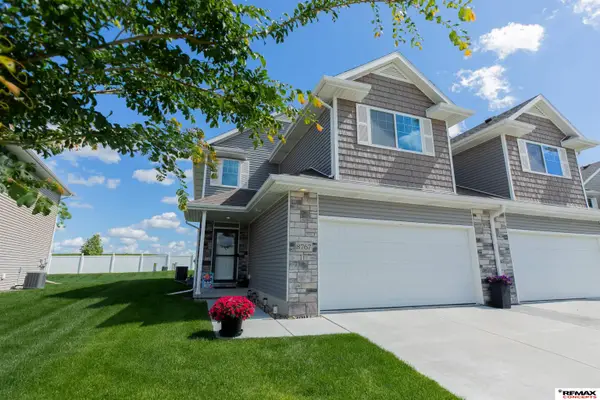 8767 Ridge Hollow Drive, Lincoln, NE 68526