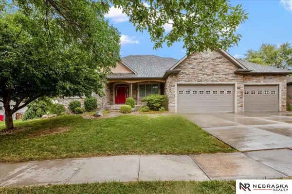 8630 Oakmont Drive, Lincoln, NE 68526