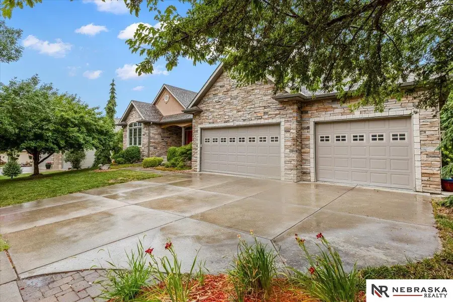 8630 Oakmont Drive, Lincoln, NE 68526 - #2