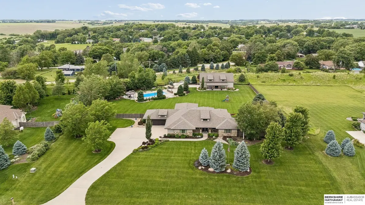 18424 Thayer Street, Bennington, NE 68007 - #1