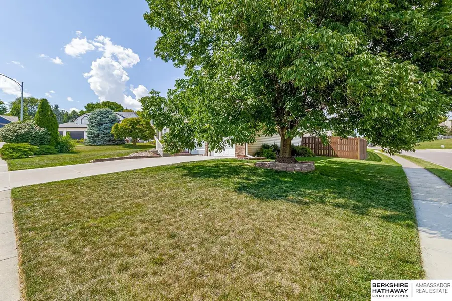 1006 Magnolia Court, Papillion, NE 68046 - #3