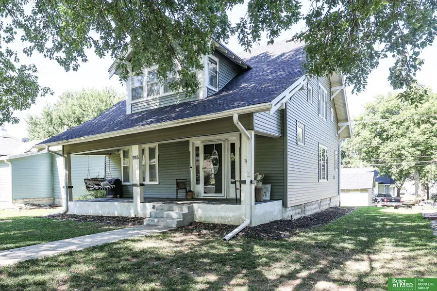 915 N Iowa Avenue, York, NE 68467 - #2