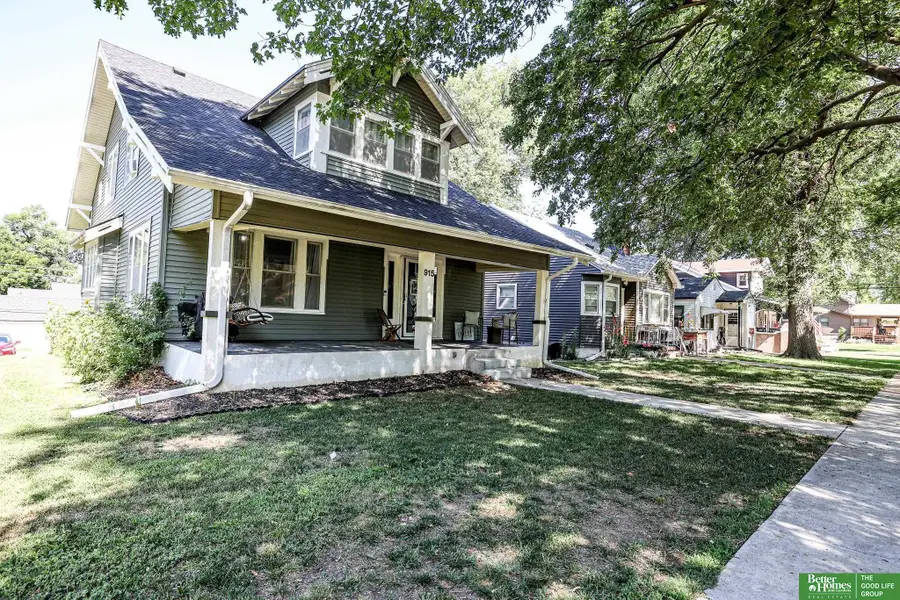 915 N Iowa Avenue, York, NE 68467 - #3