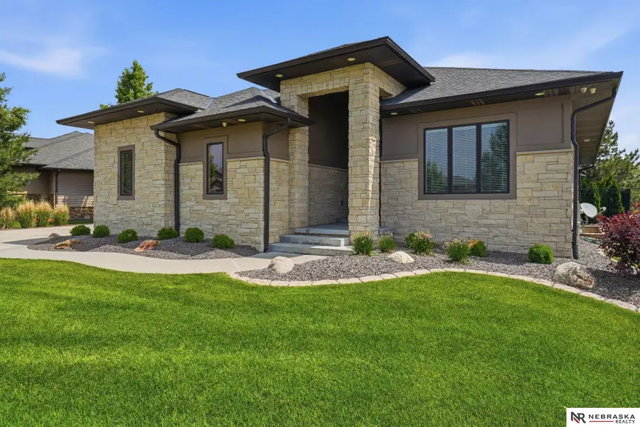 9700 Thornwood Circle, Lincoln, NE 68512 - #2