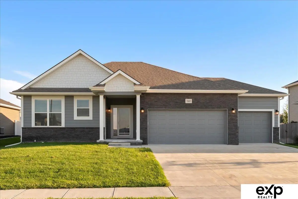 6859 Stony Point Drive, Papillion, NE 68046 - #1