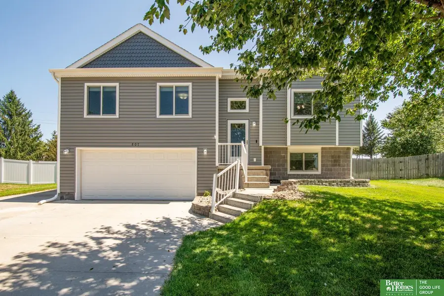 807 Edgewater Drive, Papillion, NE 68046 - #3
