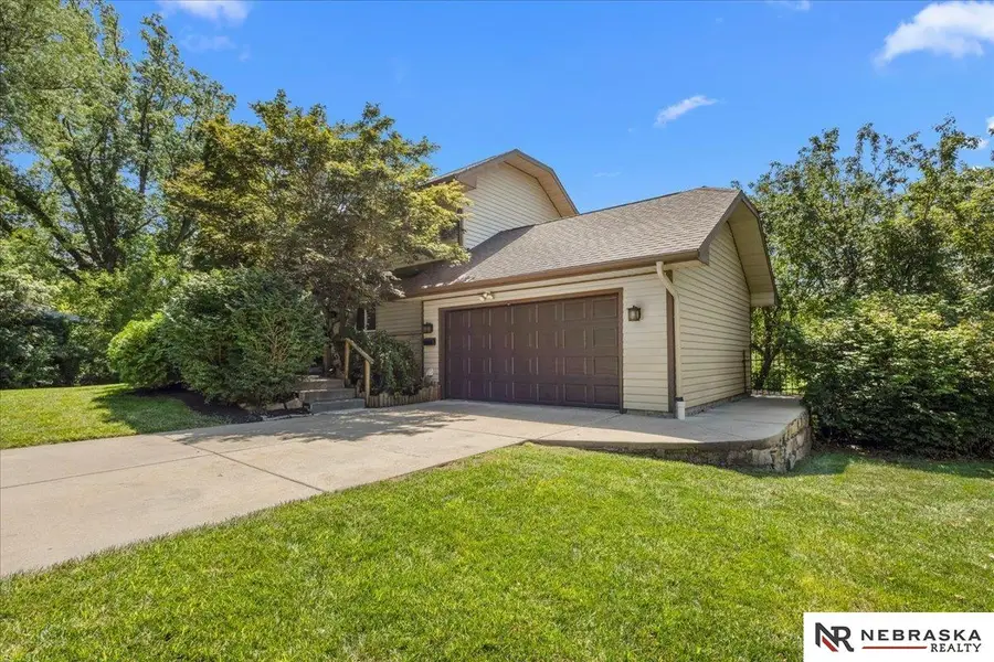 3235 S Summit Boulevard, Lincoln, NE 68502 - #3