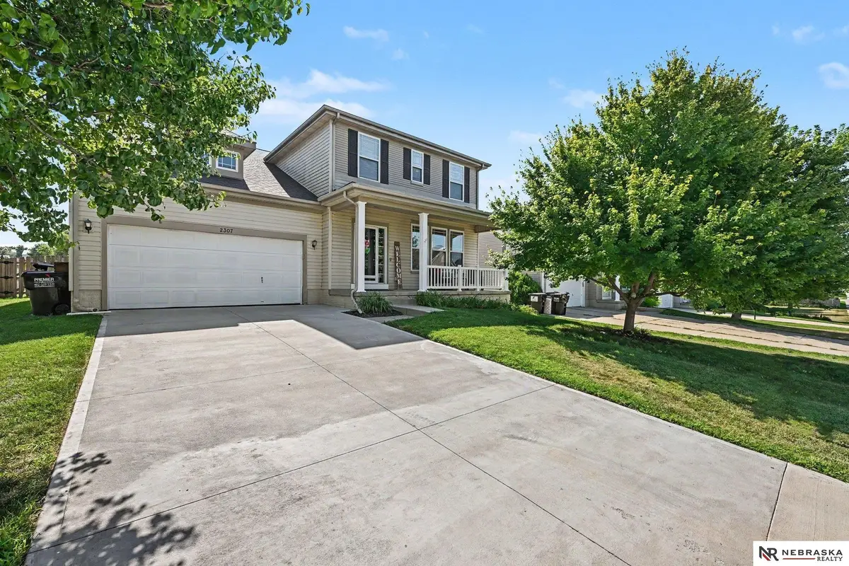 2307 Walnut Creek Drive, Papillion, NE 68046 - #1
