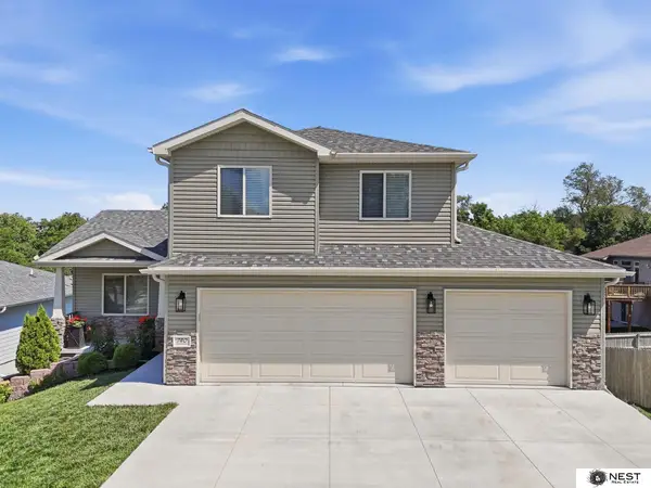 740 Prairie View Lane, Hickman, NE 68372