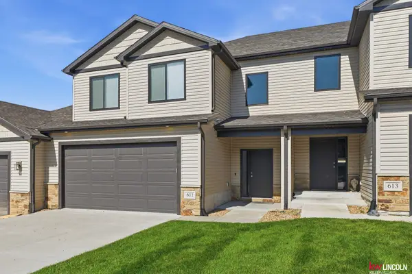 611 Garrett Place, Hickman, NE 68372