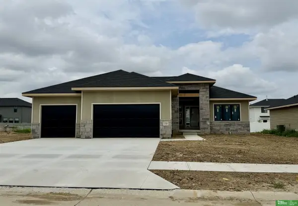 12362 Lake Vista Drive, Papillion, NE 68046