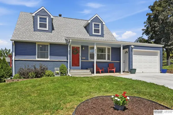 3302 S 48th Avenue Circle, Omaha, NE 68104