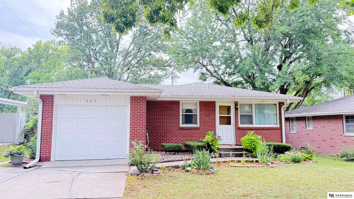 325 Orcutt Avenue E, Lincoln, NE 68504 - #1